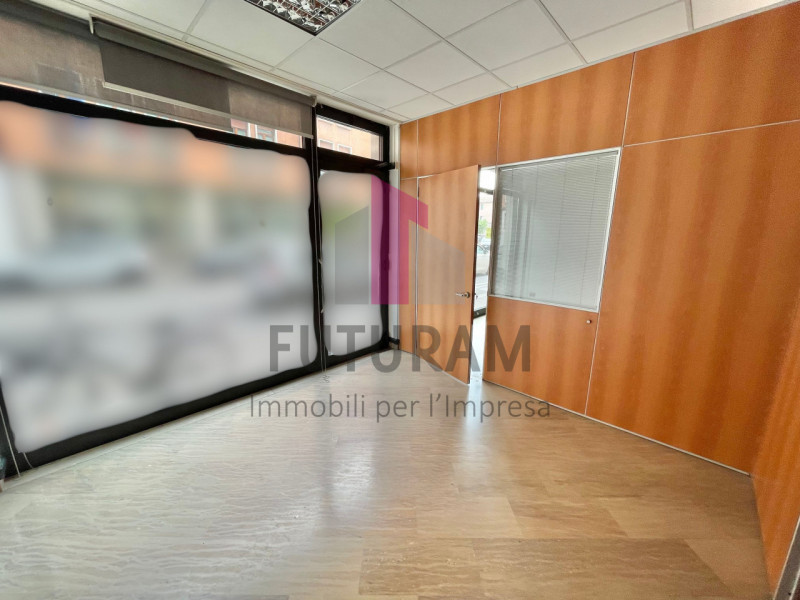 VICENZA - 41FIL - PER INFO 0444/310220

Proponiamo in affitto  un ufficio spazioso di 90 mq al pi...