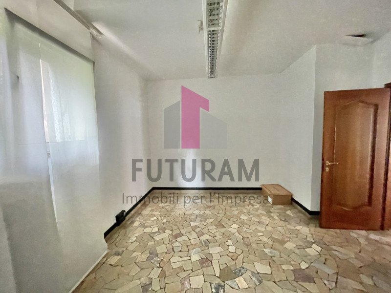 VICENZA - 41FIL - PER INFO 0444/310220

Proponiamo in affitto  un ufficio spazioso di 90 mq al pi...