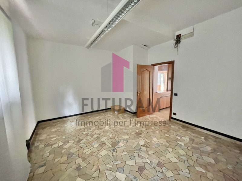 VICENZA - 41FIL - PER INFO 0444/310220

Proponiamo in affitto  un ufficio spazioso di 90 mq al pi...