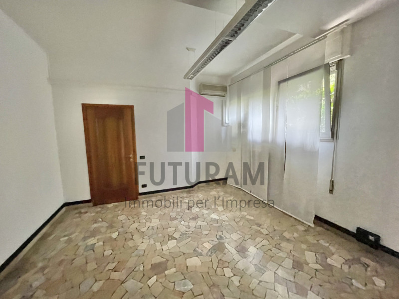 VICENZA - 41FIL - PER INFO 0444/310220

Proponiamo in affitto  un ufficio spazioso di 90 mq al pi...