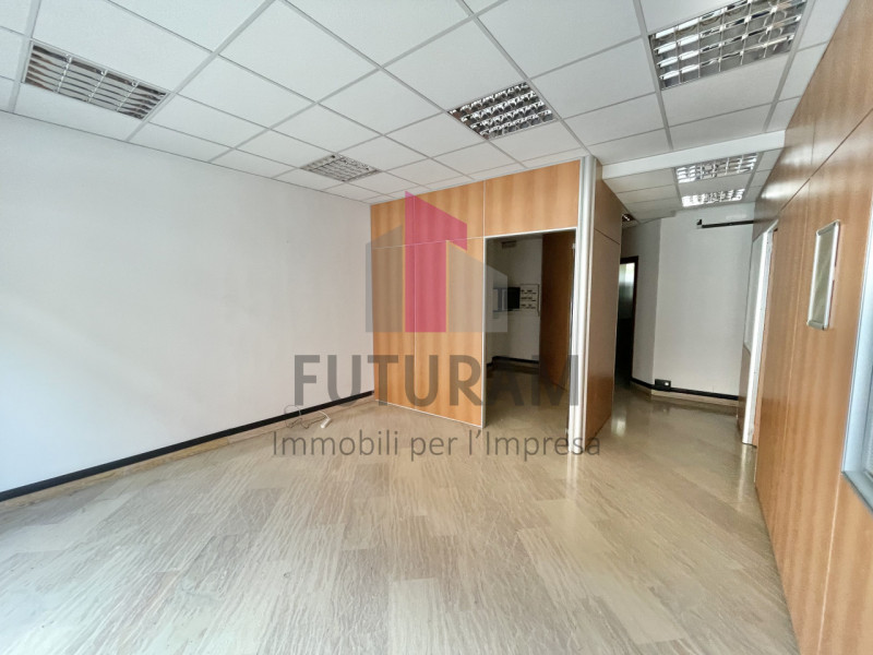 VICENZA - 41FIL - PER INFO 0444/310220

Proponiamo in affitto  un ufficio spazioso di 90 mq al pi...