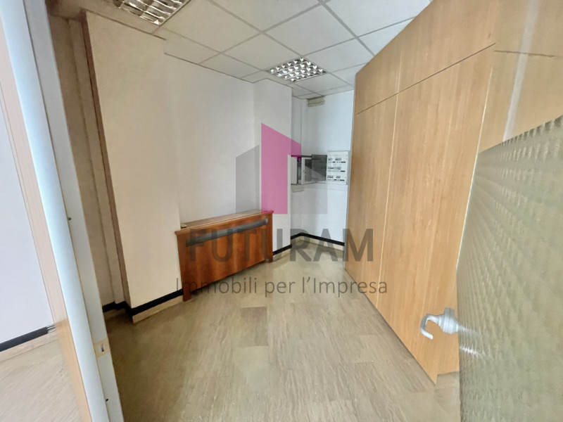 VICENZA - 41FIL - PER INFO 0444/310220

Proponiamo in affitto  un ufficio spazioso di 90 mq al pi...