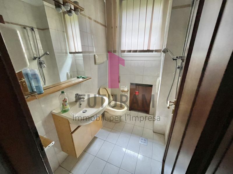 VICENZA - 41FIL - PER INFO 0444/310220

Proponiamo in affitto  un ufficio spazioso di 90 mq al pi...