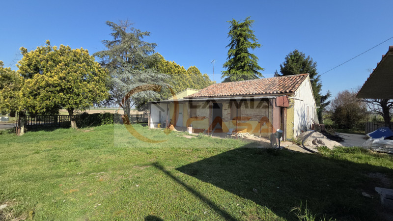 In vendita nel comune di Bagnoli di Sopra, proponiamo una casa singola terratetto immersa nella t...