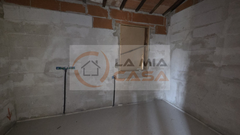 In vendita nel comune di Bagnoli di Sopra, proponiamo una casa singola terratetto immersa nella t...