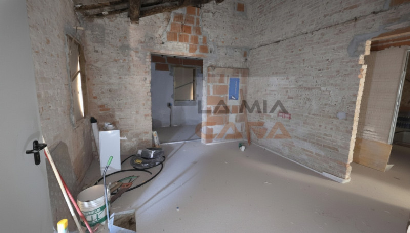 In vendita nel comune di Bagnoli di Sopra, proponiamo una casa singola terratetto immersa nella t...