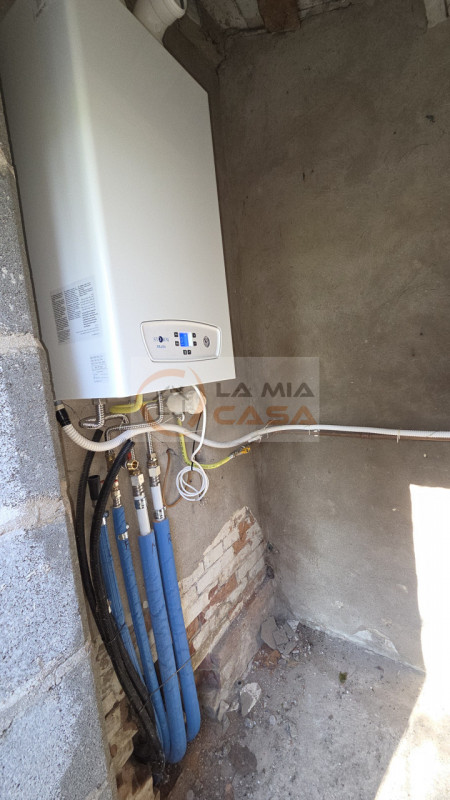 In vendita nel comune di Bagnoli di Sopra, proponiamo una casa singola terratetto immersa nella t...