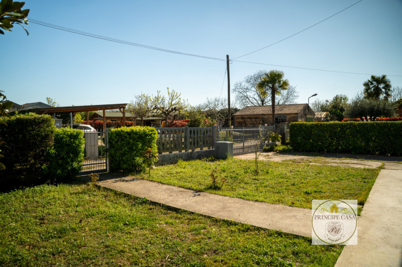 SE235 - Proponiamo in vendita casa singola terratetto disposta in due livelli immersa nella tranq...