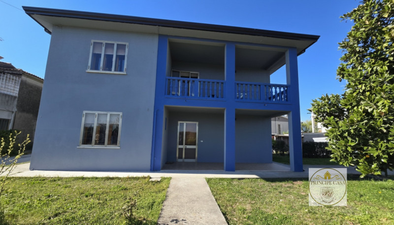 SE235 - Proponiamo in vendita casa singola terratetto disposta in due livelli immersa nella tranq...