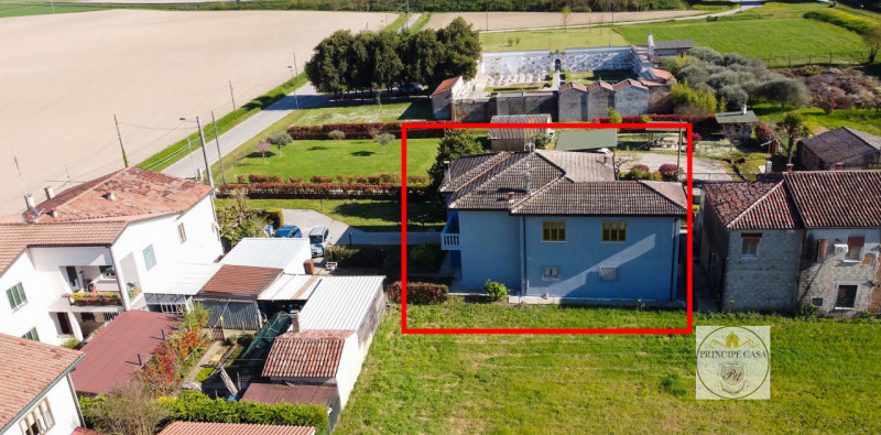 SE235 - Proponiamo in vendita casa singola terratetto disposta in due livelli immersa nella tranq...