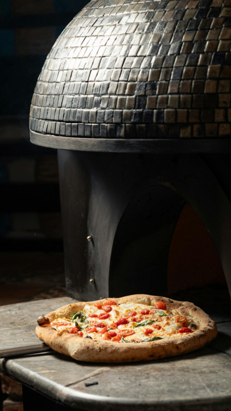 Proponiamo in vendita una realtà leader nel settore della pizza d'asporto e domicilio, situata in...