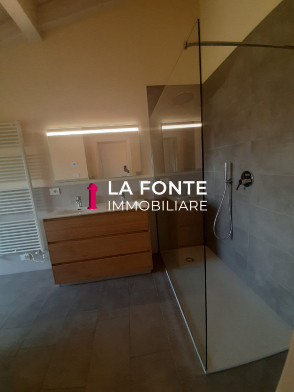 MESTRINO FRAZ. di LISSARO proponiamo in vendita un'elegante porzione centrale di TRIF.RE in pront...