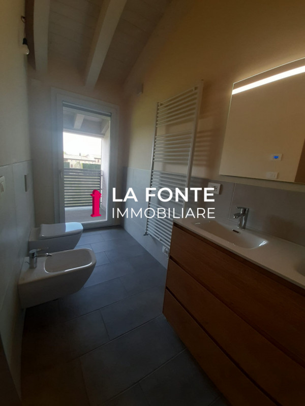 MESTRINO FRAZ. di LISSARO proponiamo in vendita un'elegante porzione centrale di TRIF.RE in pront...