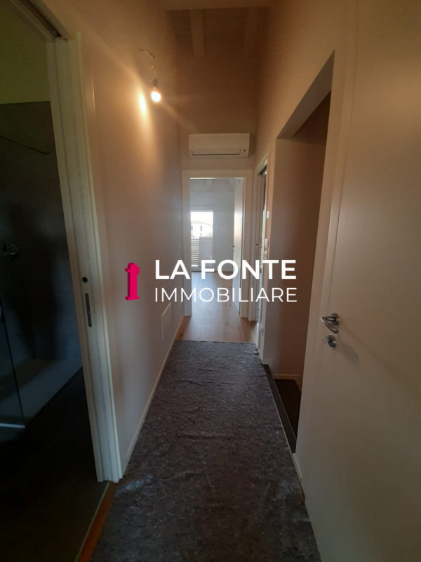 MESTRINO FRAZ. di LISSARO proponiamo in vendita un'elegante porzione centrale di TRIF.RE in pront...