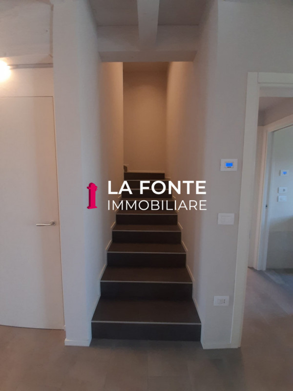 MESTRINO FRAZ. di LISSARO proponiamo in vendita un'elegante porzione centrale di TRIF.RE in pront...