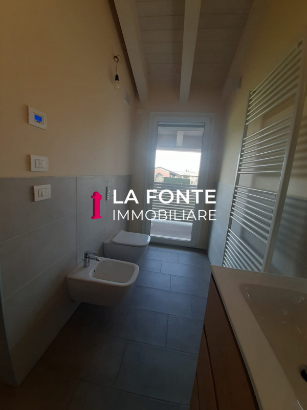 MESTRINO FRAZ. di LISSARO proponiamo in vendita un'elegante porzione centrale di TRIF.RE in pront...