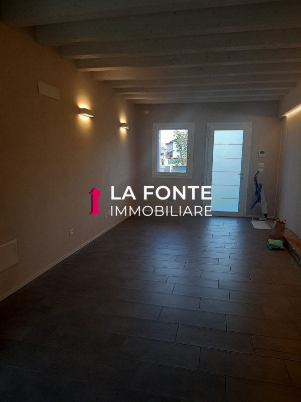 MESTRINO FRAZ. di LISSARO proponiamo in vendita un'elegante porzione centrale di TRIF.RE in pront...