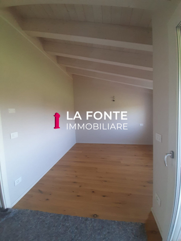 MESTRINO FRAZ. di LISSARO proponiamo in vendita un'elegante porzione centrale di TRIF.RE in pront...