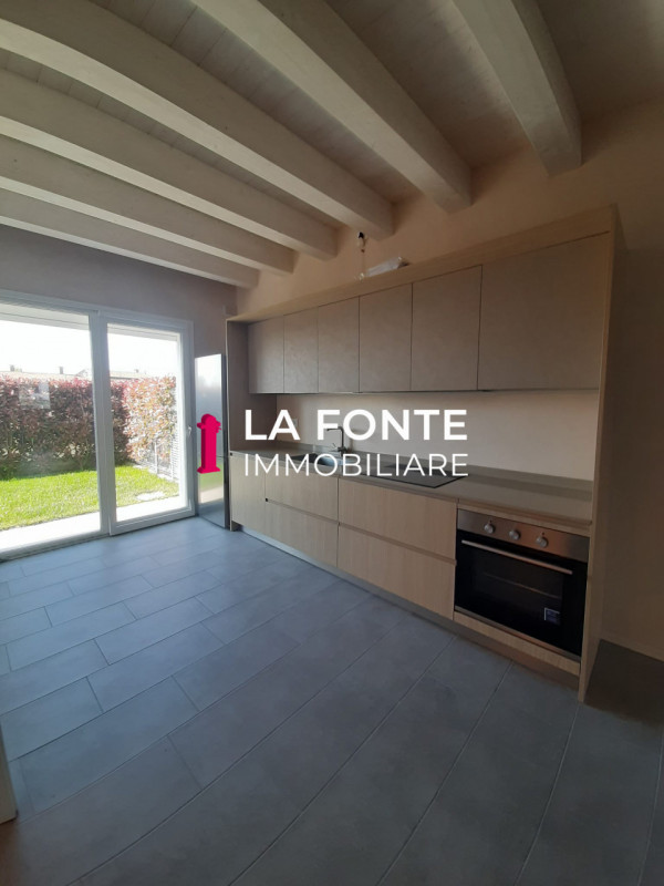 MESTRINO FRAZ. di LISSARO proponiamo in vendita un'elegante porzione centrale di TRIF.RE in pront...