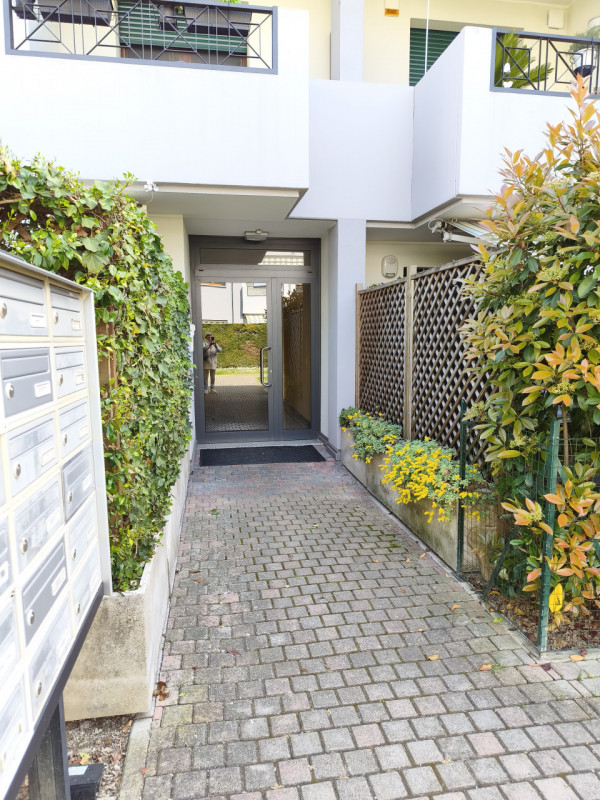 Ottimo appartamento quadrilocale situato nel cuore di Roncaglia, un'area residenziale verdeggiant...