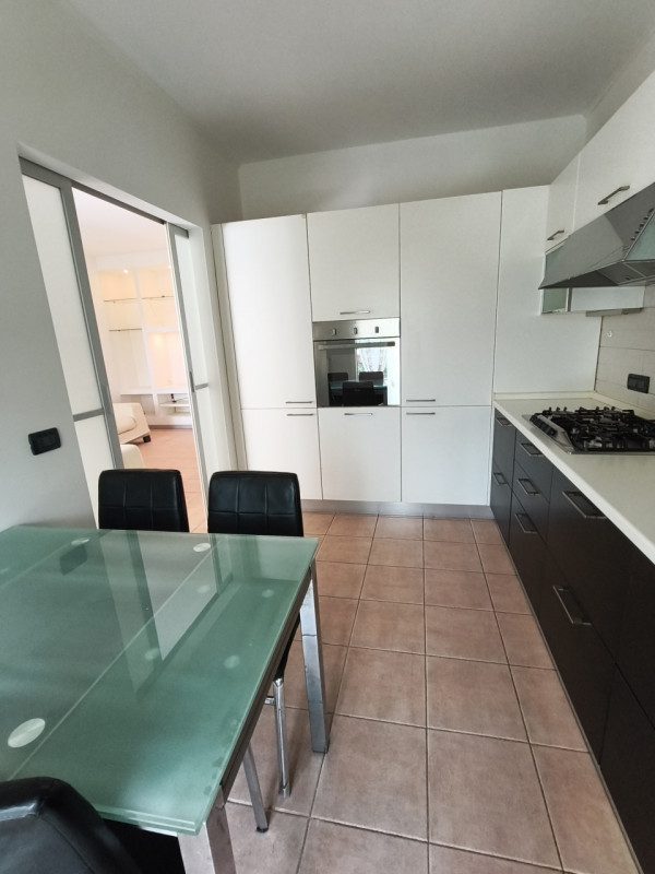 Ottimo appartamento quadrilocale situato nel cuore di Roncaglia, un'area residenziale verdeggiant...