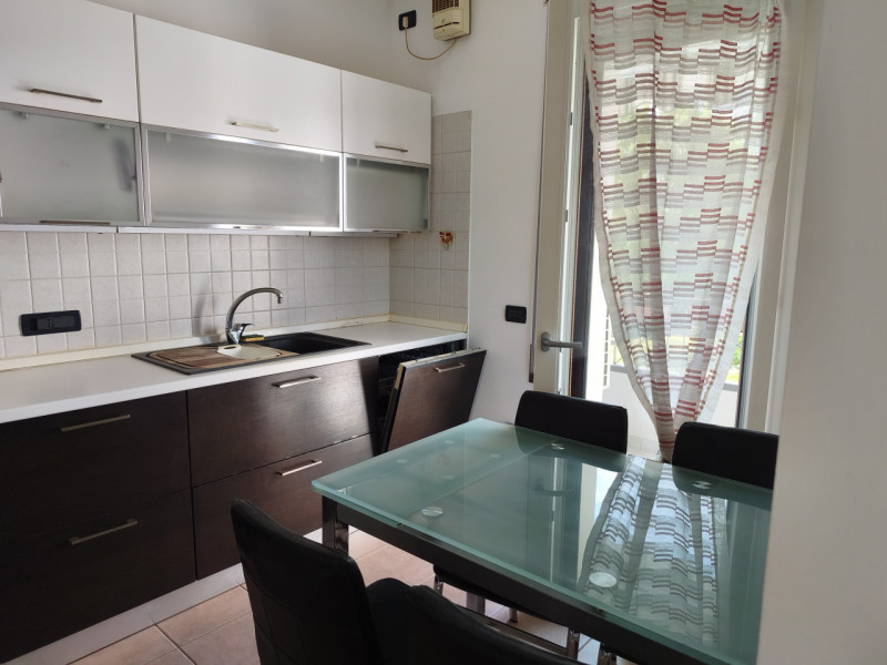 Ottimo appartamento quadrilocale situato nel cuore di Roncaglia, un'area residenziale verdeggiant...