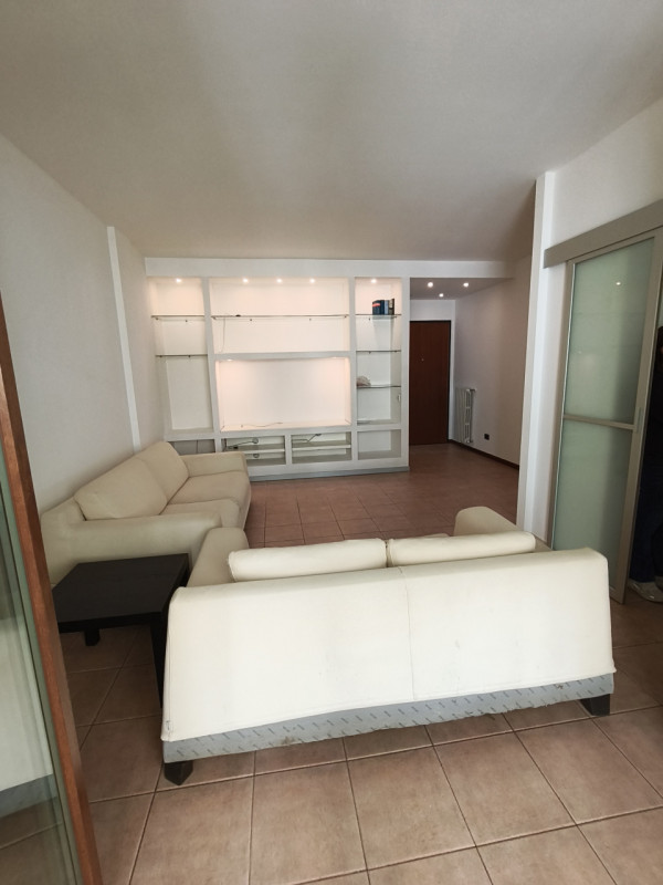 Ottimo appartamento quadrilocale situato nel cuore di Roncaglia, un'area residenziale verdeggiant...