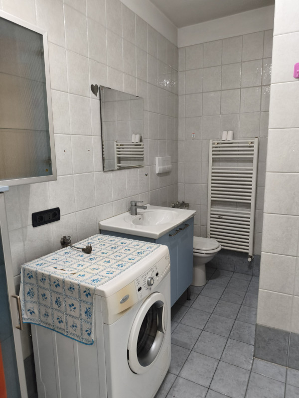 Ottimo appartamento quadrilocale situato nel cuore di Roncaglia, un'area residenziale verdeggiant...