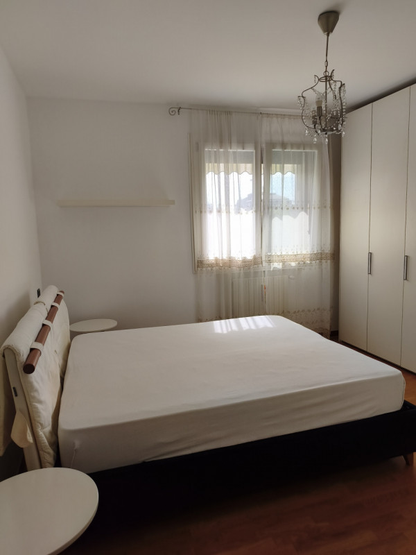 Ottimo appartamento quadrilocale situato nel cuore di Roncaglia, un'area residenziale verdeggiant...