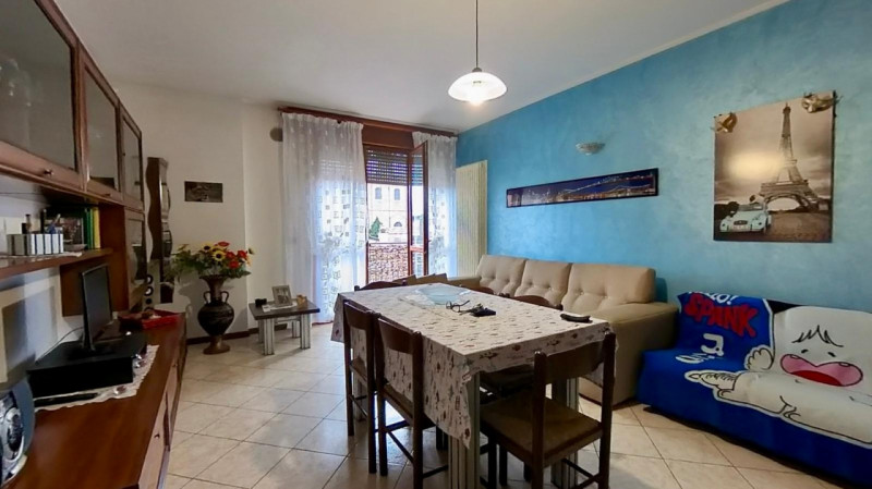 Proponiamo in vendita un accogliente appartamento trilocale di 83 mq situato nel cuore di Tribano...