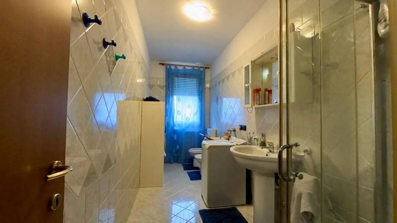 Proponiamo in vendita un accogliente appartamento trilocale di 83 mq situato nel cuore di Tribano...