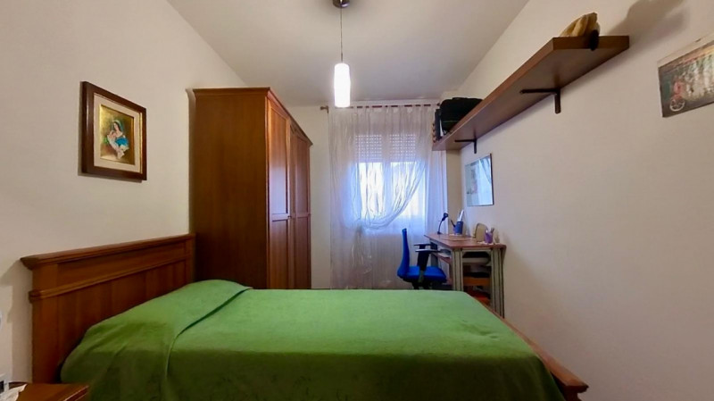 Proponiamo in vendita un accogliente appartamento trilocale di 83 mq situato nel cuore di Tribano...