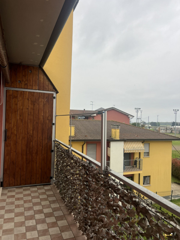 Proponiamo in vendita un accogliente appartamento trilocale di 83 mq situato nel cuore di Tribano...