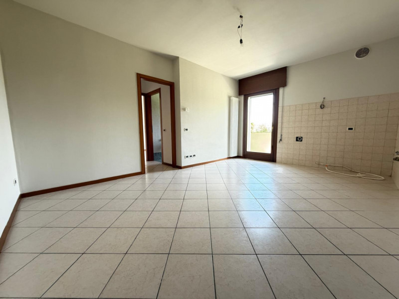 In una zona residenziale ricercata, proponiamo in vendita un appartamento bilocale situato al pri...