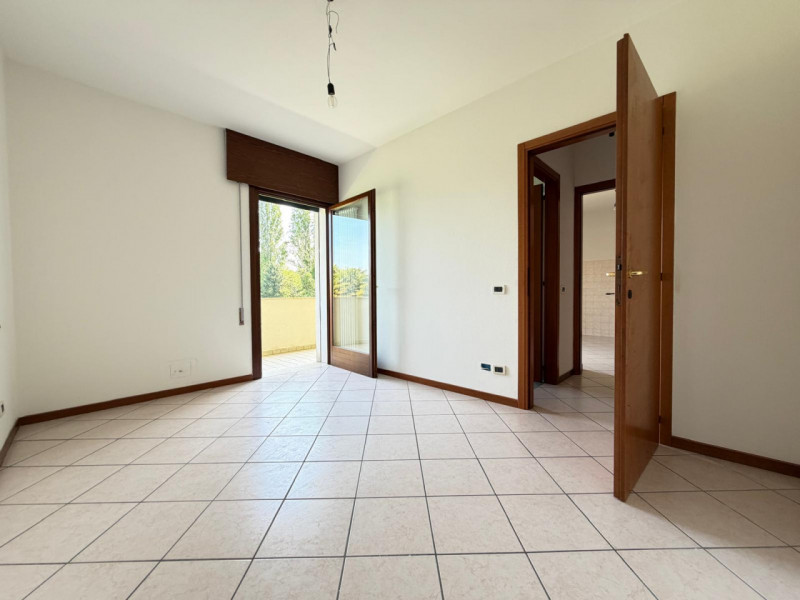 In una zona residenziale ricercata, proponiamo in vendita un appartamento bilocale situato al pri...