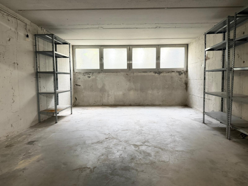 In una zona residenziale ricercata, proponiamo in vendita un appartamento bilocale situato al pri...