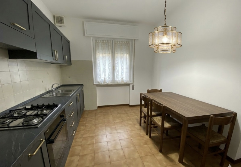 Scopri questa affascinante porzione di bifamiliare situata nel cuore di Montecchio Maggiore, una ...