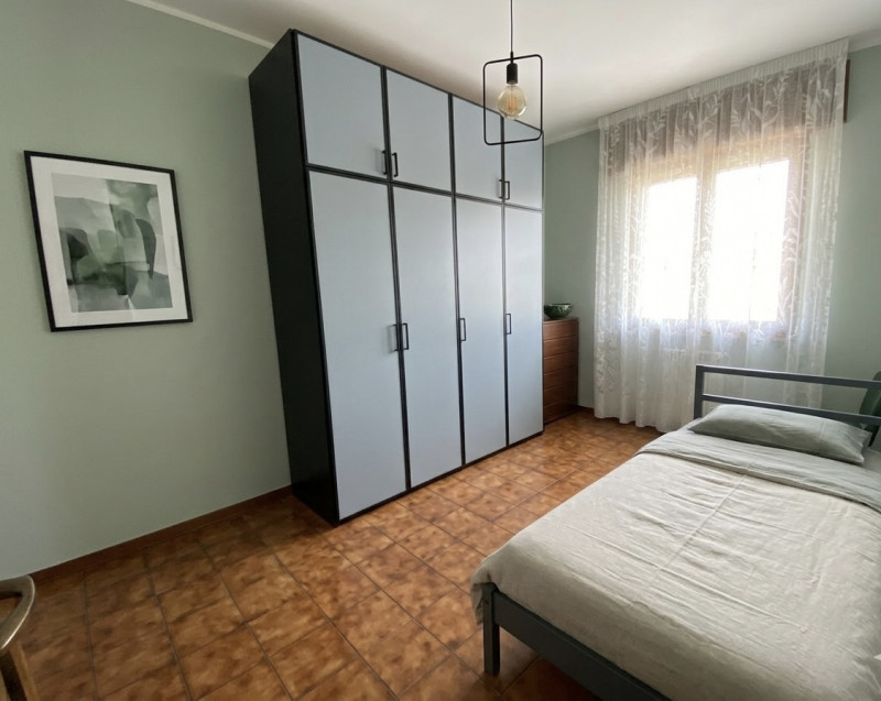 Scopri questa affascinante porzione di bifamiliare situata nel cuore di Montecchio Maggiore, una ...