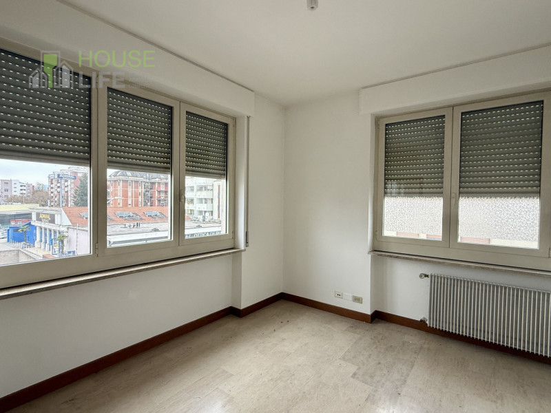 VICENZA OVEST: UFFICIO di circa 180 mq, situato al secondo piano servito da ascensore, all’intern...