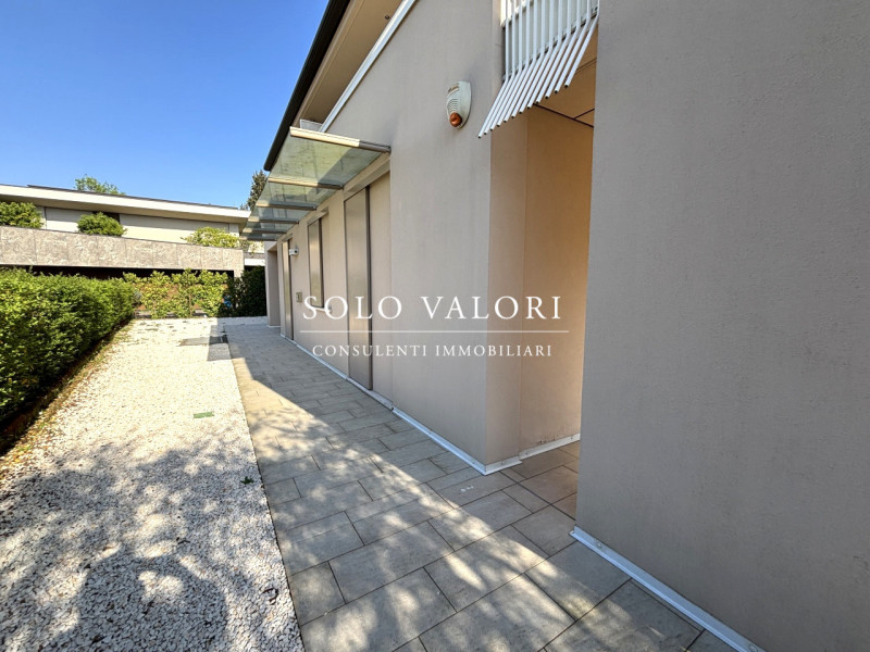 Rif. A938 (392 6956333 Nada)

Nel cuore del centro storico, all'interno di un prestigioso ed escl...