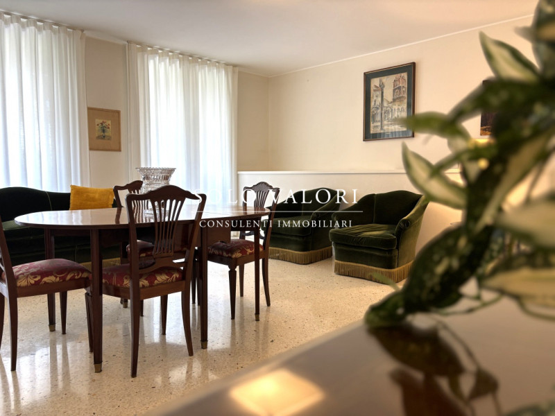 Rif. A938 (392 6956333 Nada)

Nel cuore del centro storico, all'interno di un prestigioso ed escl...