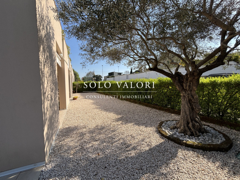 Rif. A938 (392 6956333 Nada)

Nel cuore del centro storico, all'interno di un prestigioso ed escl...