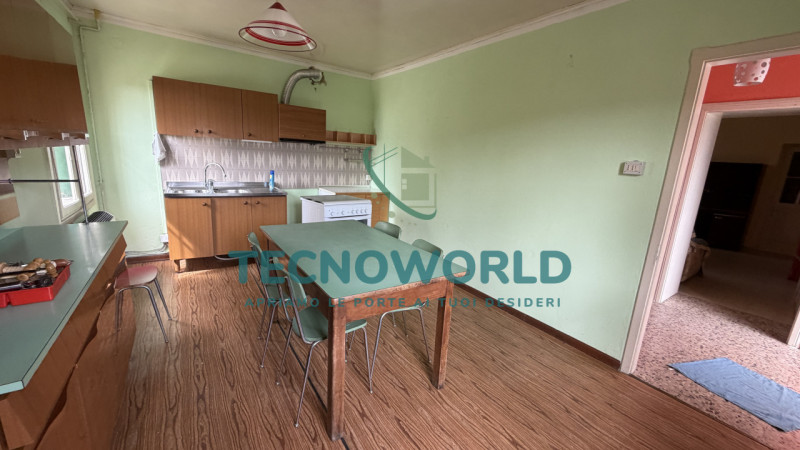 In vendita a San Tomio, frazione del comune di Malo, proponiamo un rustico indipendente dalle gra...