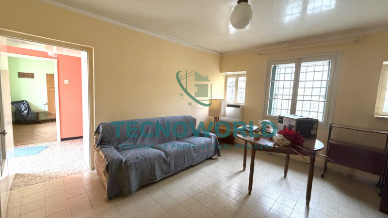 In vendita a San Tomio, frazione del comune di Malo, proponiamo un rustico indipendente dalle gra...