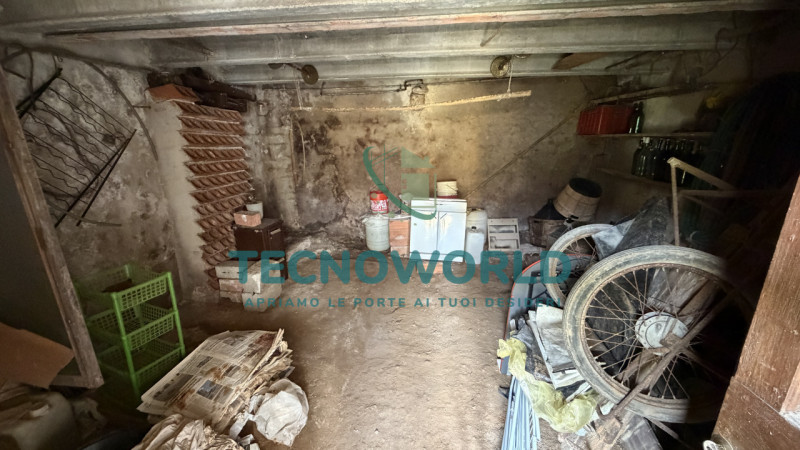 In vendita a San Tomio, frazione del comune di Malo, proponiamo un rustico indipendente dalle gra...