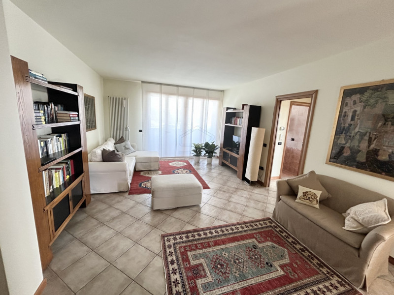 ALBIGNASEGO-S. AGOSTINO

 Ultimo piano con terrazzo abitabile – ottime condizioni

In posizione s...