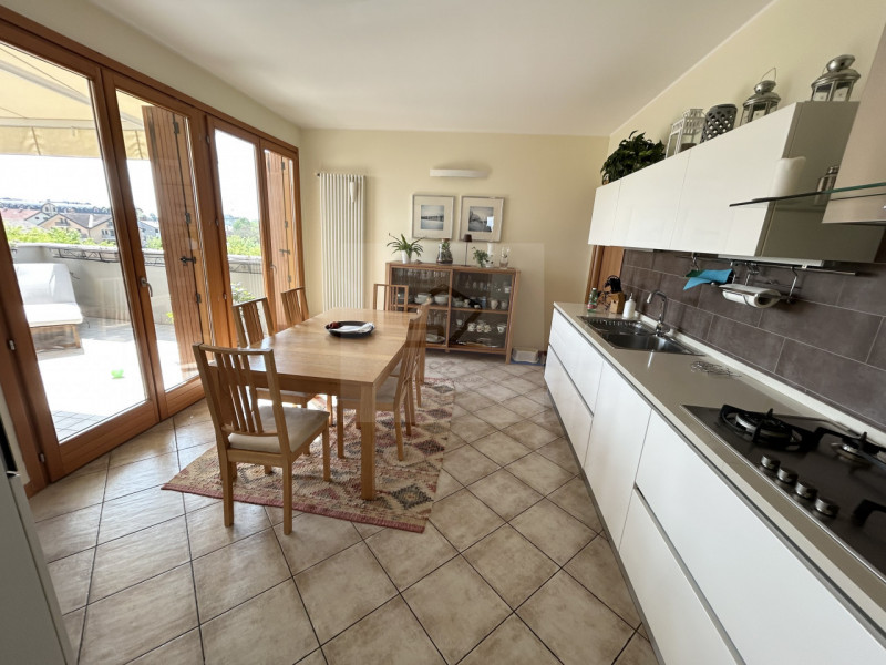 ALBIGNASEGO-S. AGOSTINO

 Ultimo piano con terrazzo abitabile – ottime condizioni

In posizione s...