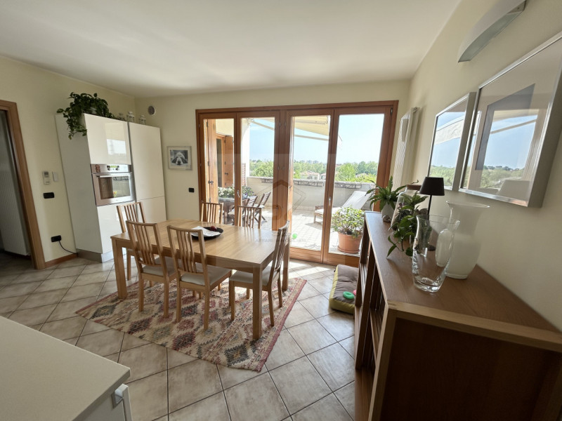 ALBIGNASEGO-S. AGOSTINO

 Ultimo piano con terrazzo abitabile – ottime condizioni

In posizione s...