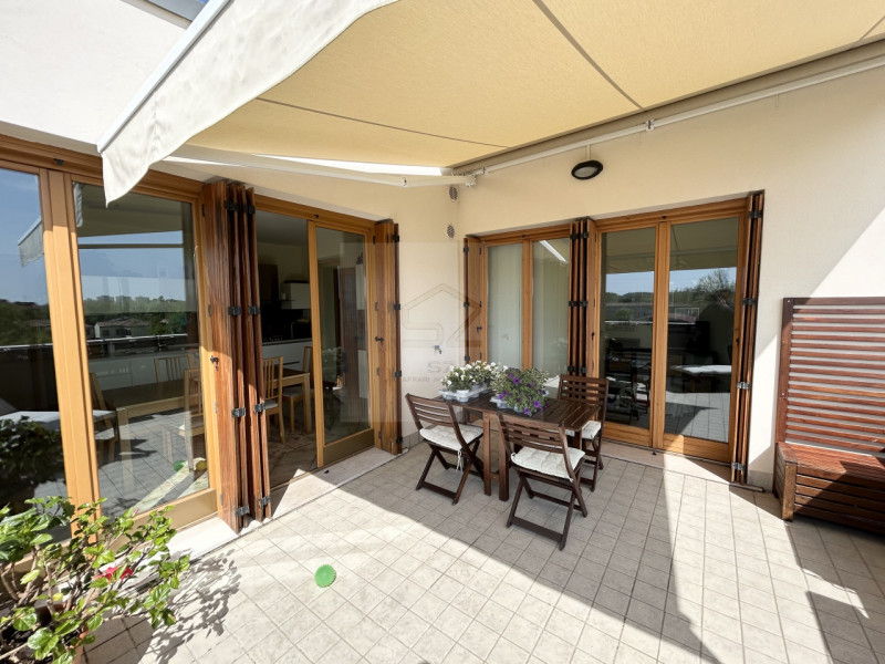 ALBIGNASEGO-S. AGOSTINO

 Ultimo piano con terrazzo abitabile – ottime condizioni

In posizione s...