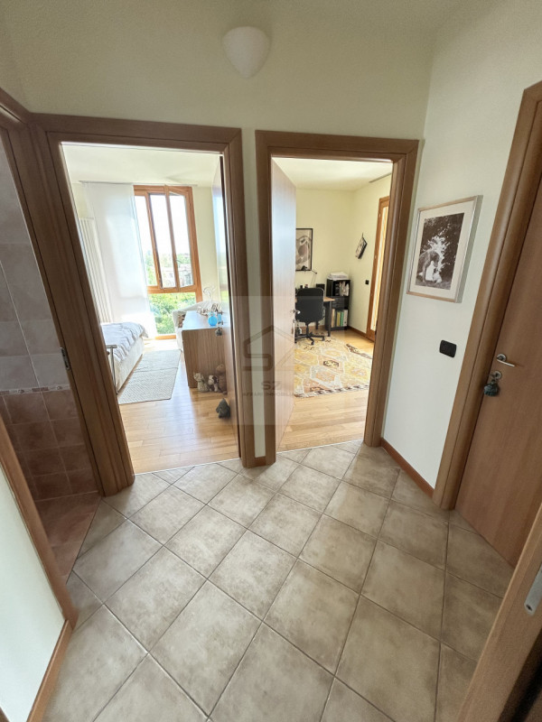 ALBIGNASEGO-S. AGOSTINO

 Ultimo piano con terrazzo abitabile – ottime condizioni

In posizione s...